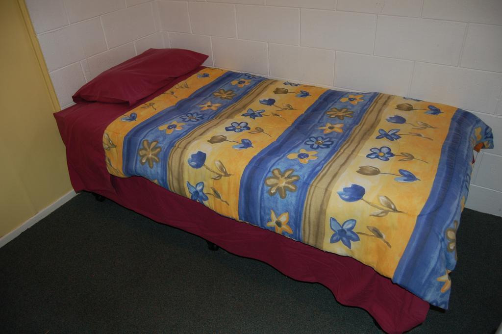 Egmont Eco Leisure Park & Backpackers Hotel New Plymouth Bagian luar foto