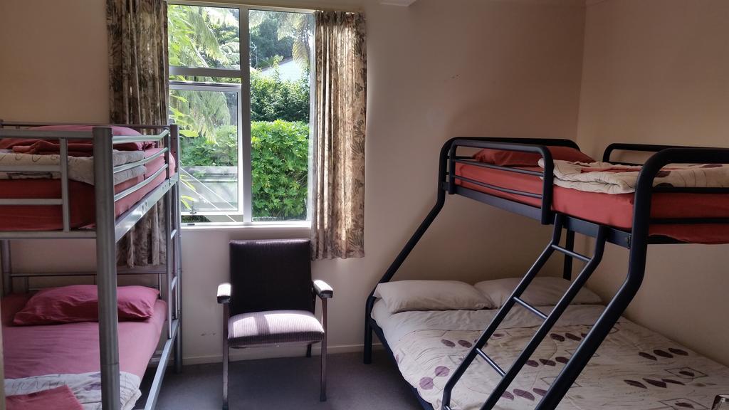 Egmont Eco Leisure Park & Backpackers Hotel New Plymouth Bagian luar foto