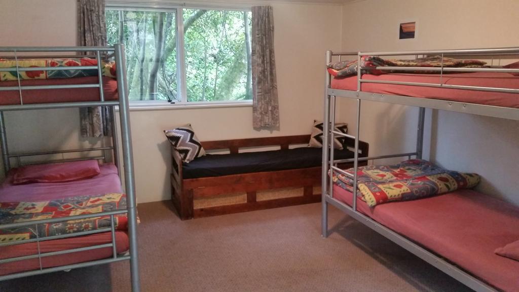 Egmont Eco Leisure Park & Backpackers Hotel New Plymouth Bagian luar foto