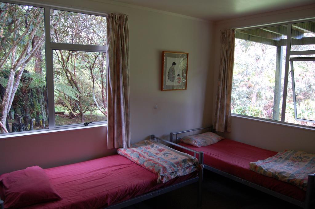 Egmont Eco Leisure Park & Backpackers Hotel New Plymouth Bagian luar foto