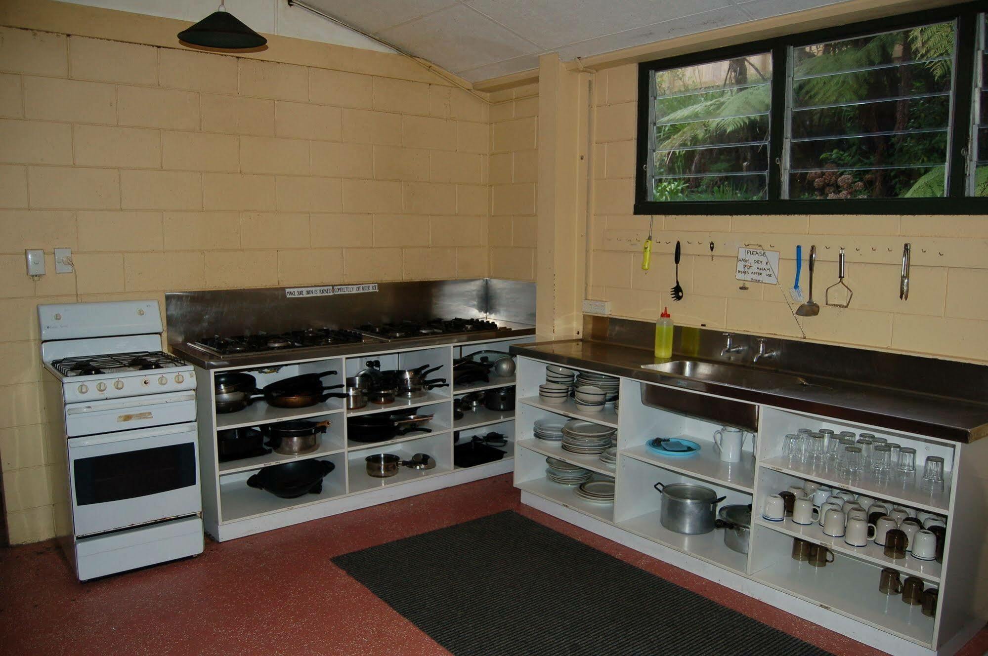 Egmont Eco Leisure Park & Backpackers Hotel New Plymouth Bagian luar foto