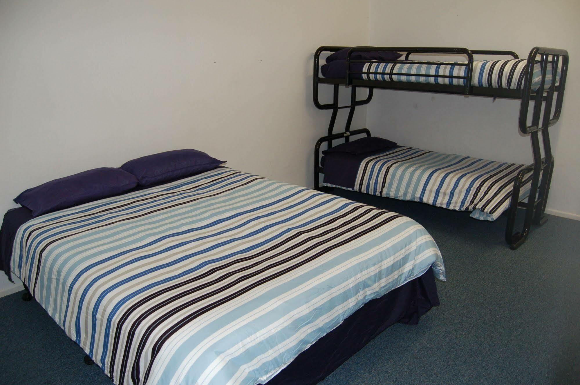 Egmont Eco Leisure Park & Backpackers Hotel New Plymouth Bagian luar foto
