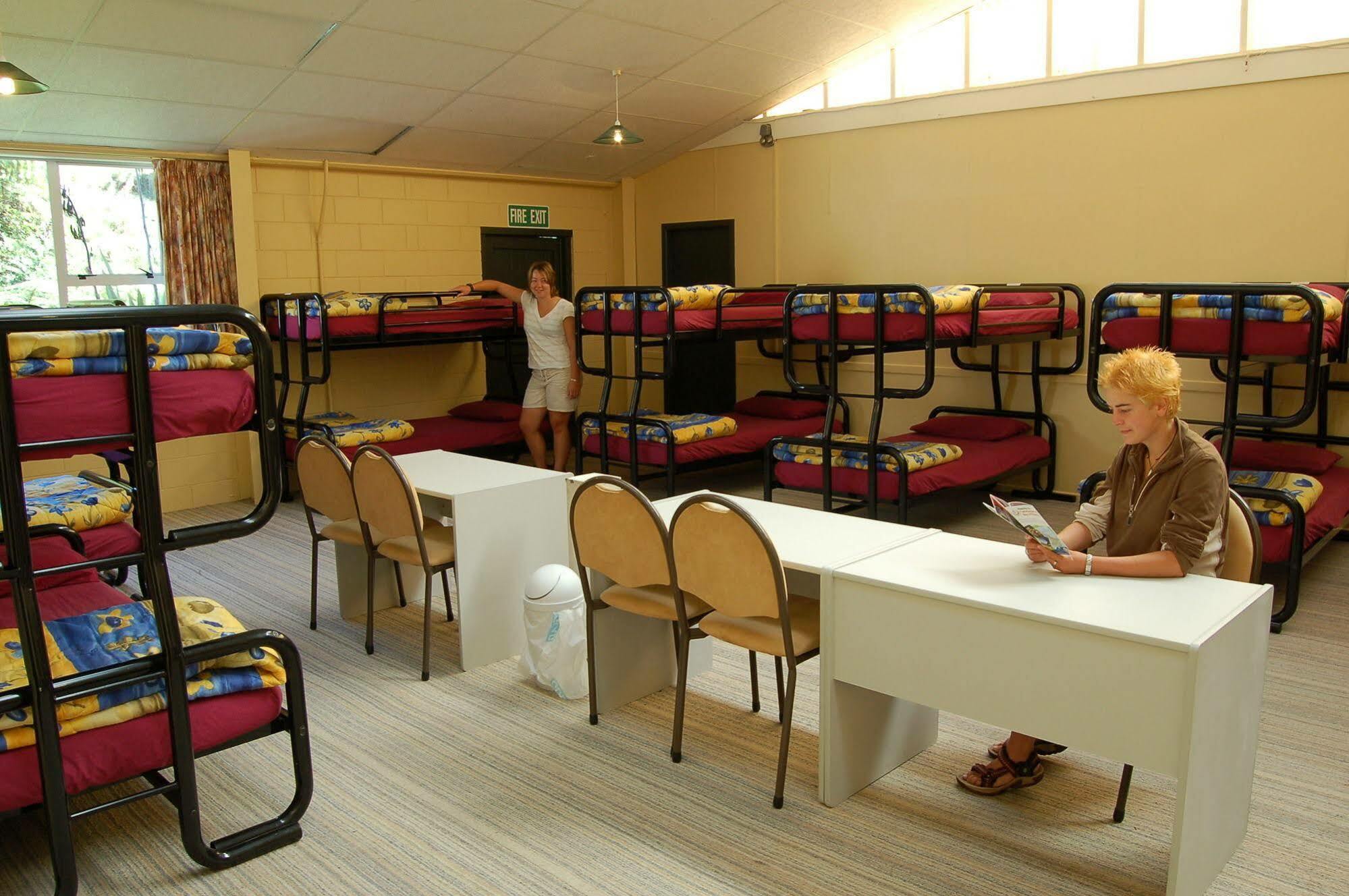 Egmont Eco Leisure Park & Backpackers Hotel New Plymouth Bagian luar foto