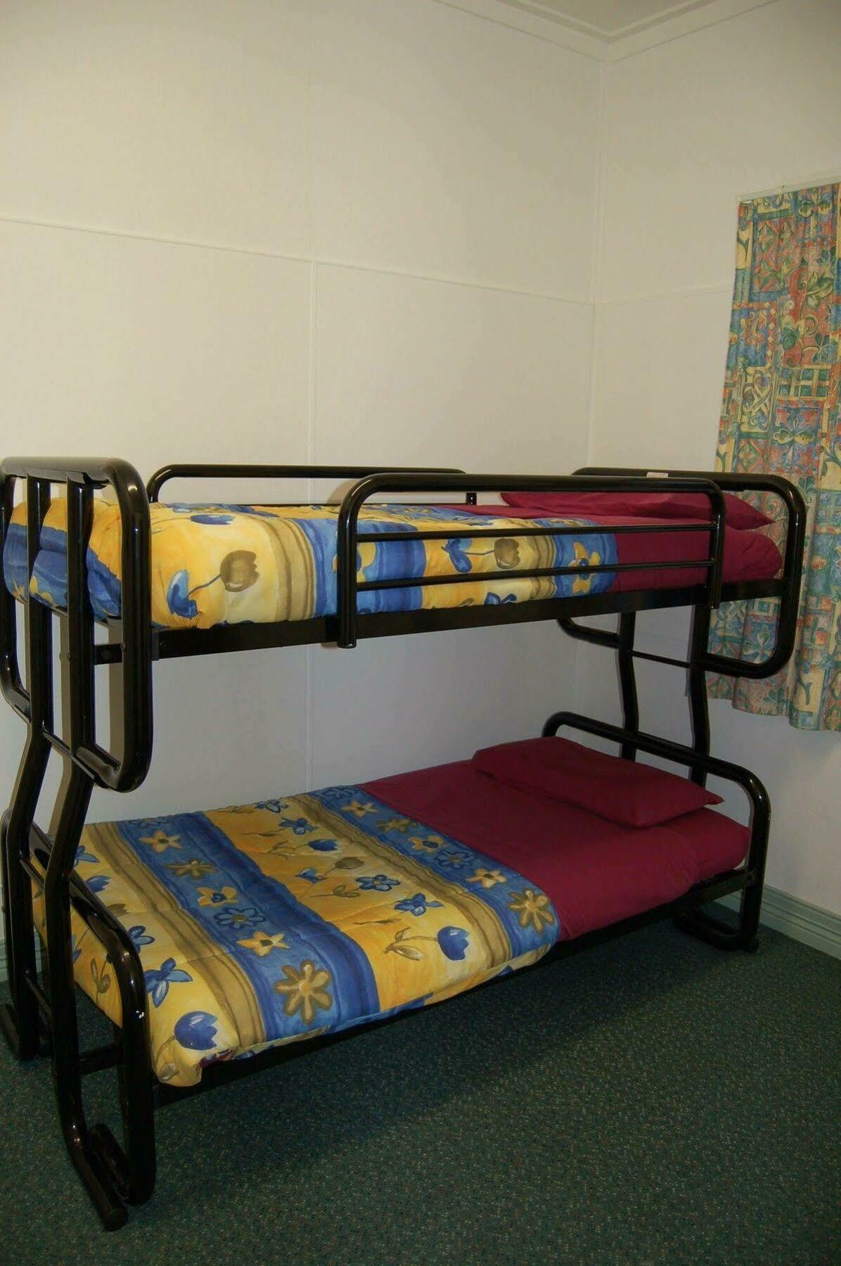Egmont Eco Leisure Park & Backpackers Hotel New Plymouth Bagian luar foto