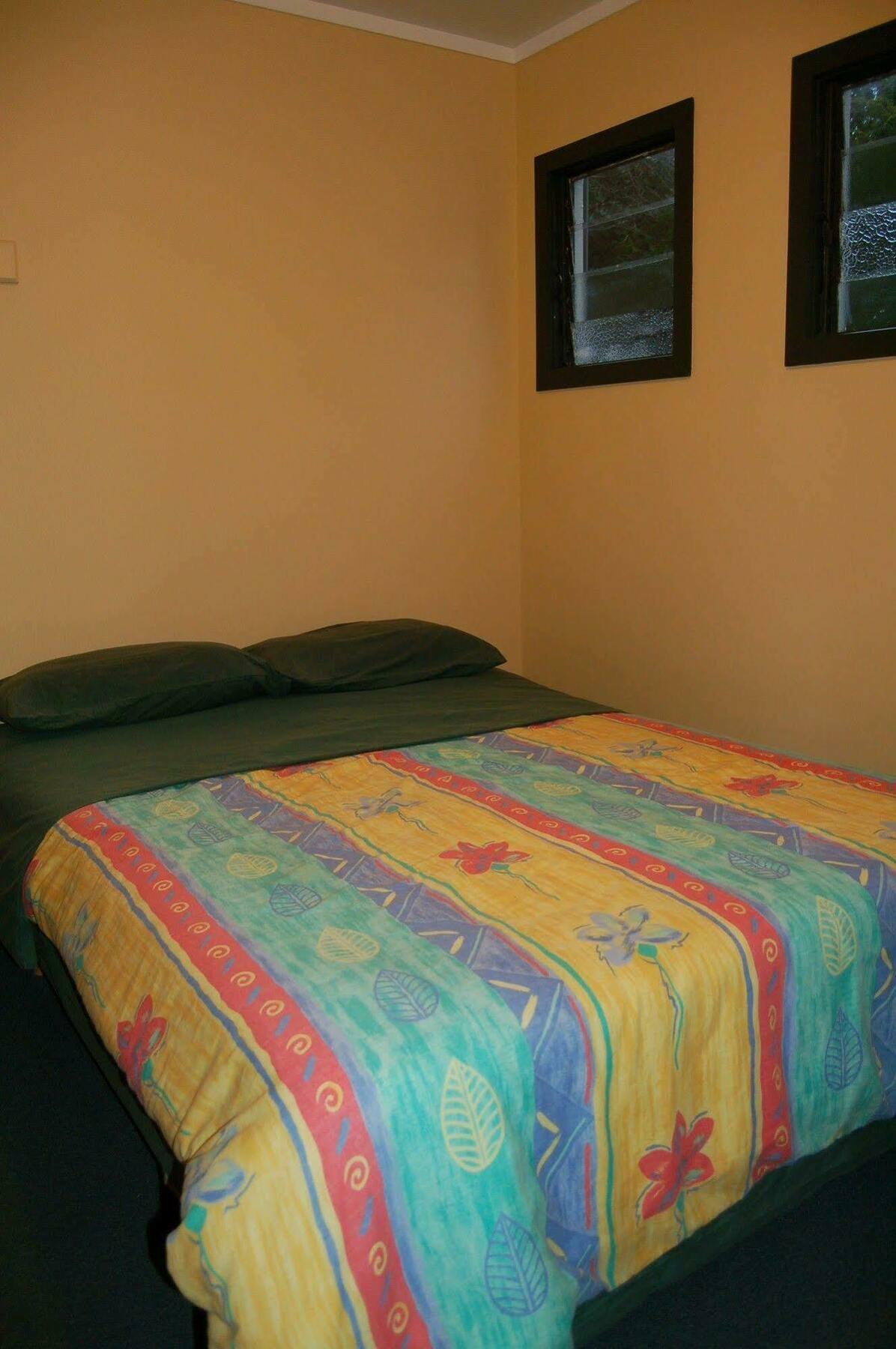 Egmont Eco Leisure Park & Backpackers Hotel New Plymouth Bagian luar foto