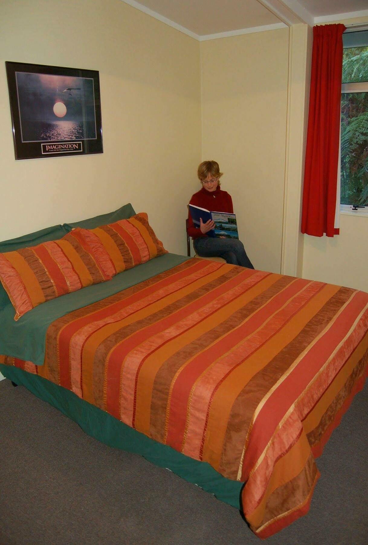 Egmont Eco Leisure Park & Backpackers Hotel New Plymouth Bagian luar foto