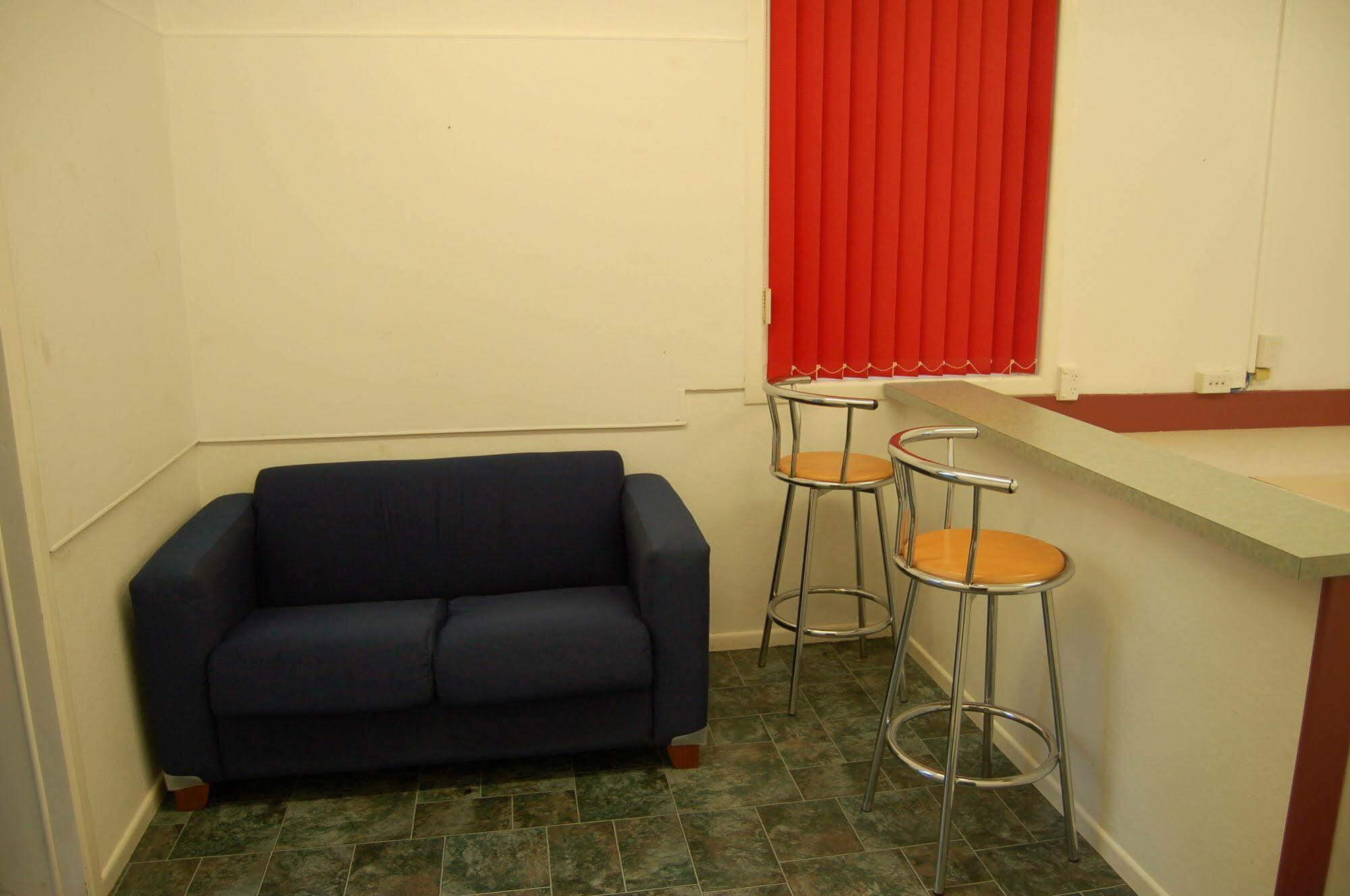 Egmont Eco Leisure Park & Backpackers Hotel New Plymouth Bagian luar foto
