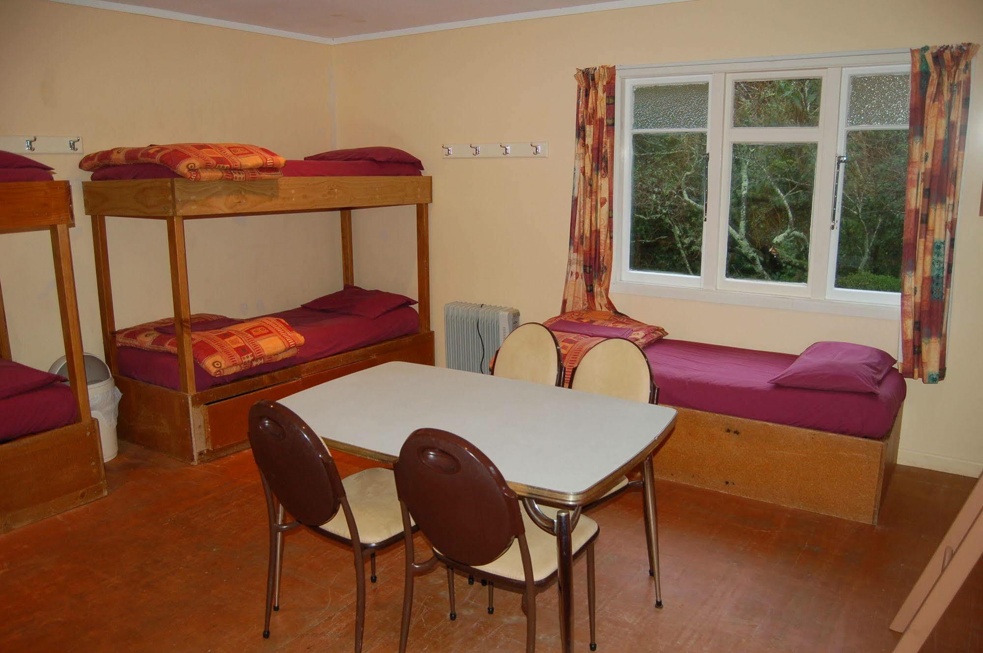 Egmont Eco Leisure Park & Backpackers Hotel New Plymouth Bagian luar foto