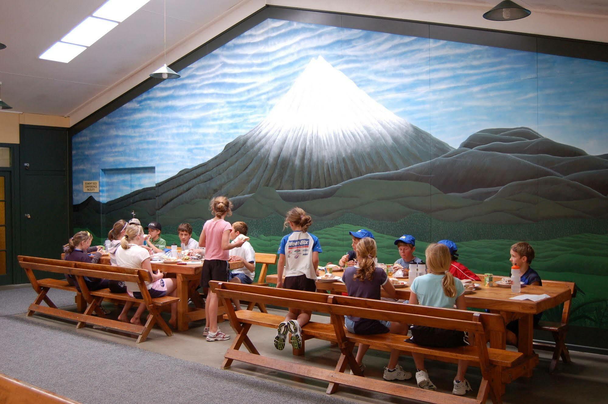 Egmont Eco Leisure Park & Backpackers Hotel New Plymouth Bagian luar foto