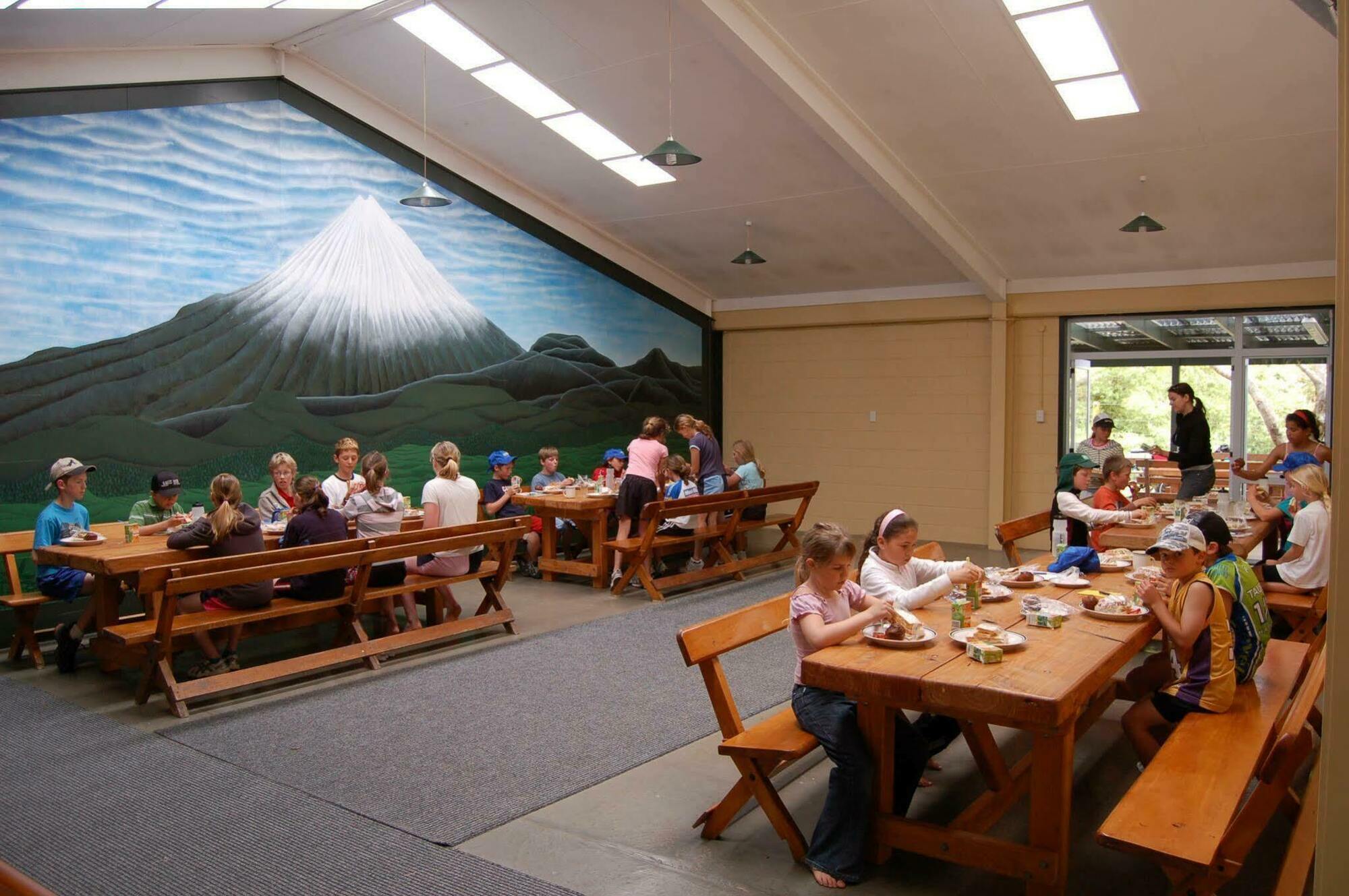 Egmont Eco Leisure Park & Backpackers Hotel New Plymouth Bagian luar foto
